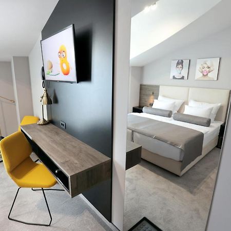 מאקרסקה Hotel Milenij מראה חיצוני תמונה