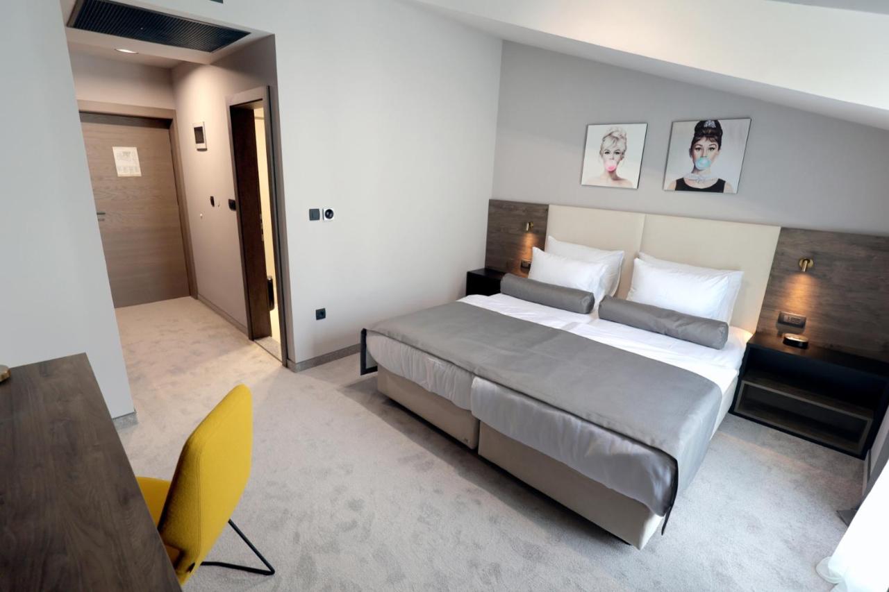 מאקרסקה Hotel Milenij מראה חיצוני תמונה