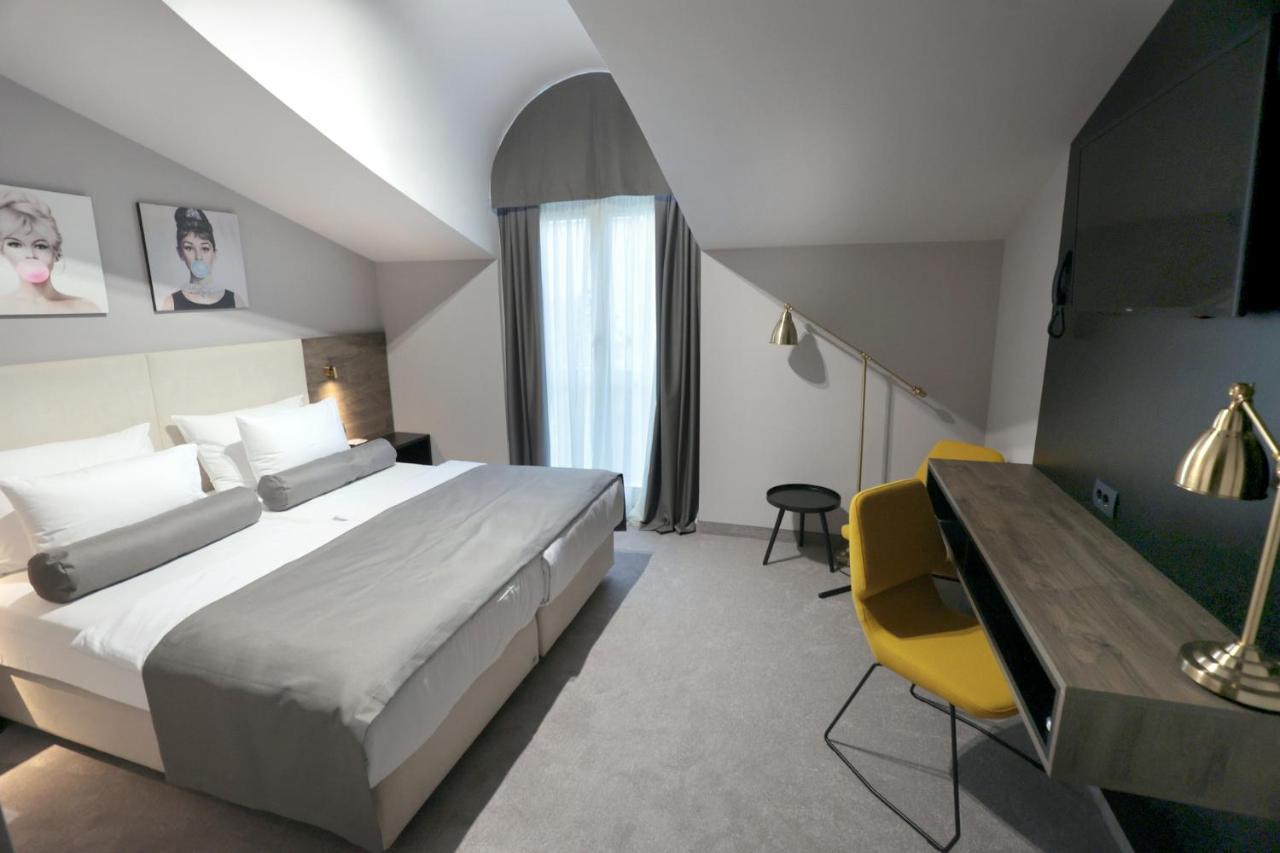 מאקרסקה Hotel Milenij מראה חיצוני תמונה