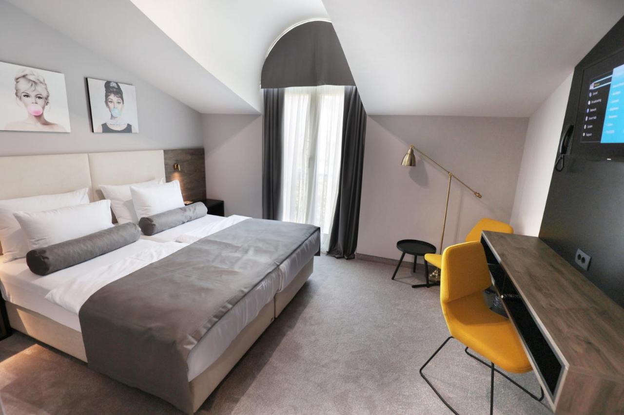 מאקרסקה Hotel Milenij מראה חיצוני תמונה