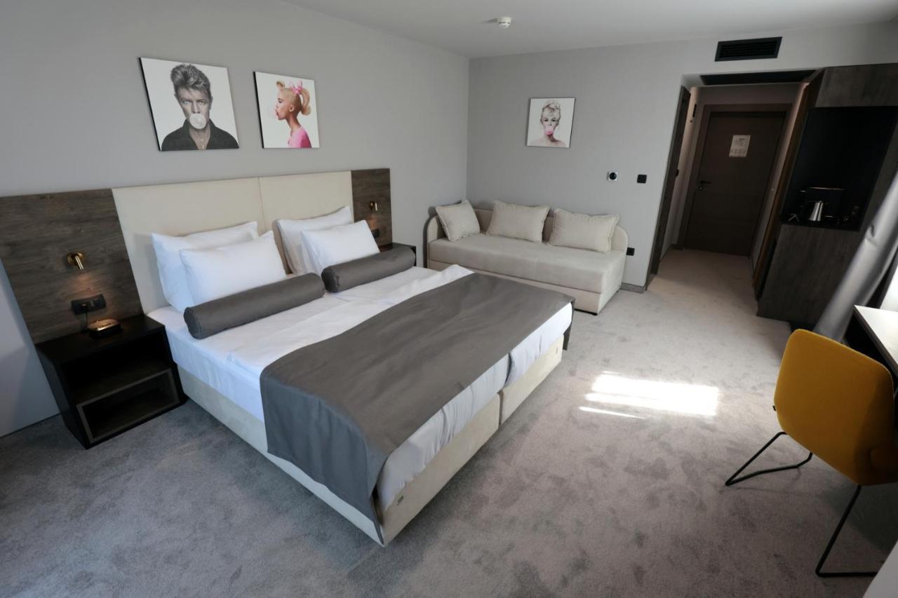מאקרסקה Hotel Milenij מראה חיצוני תמונה