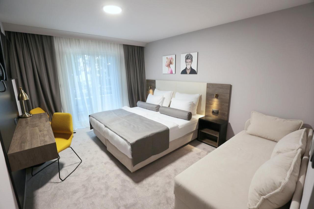 מאקרסקה Hotel Milenij מראה חיצוני תמונה