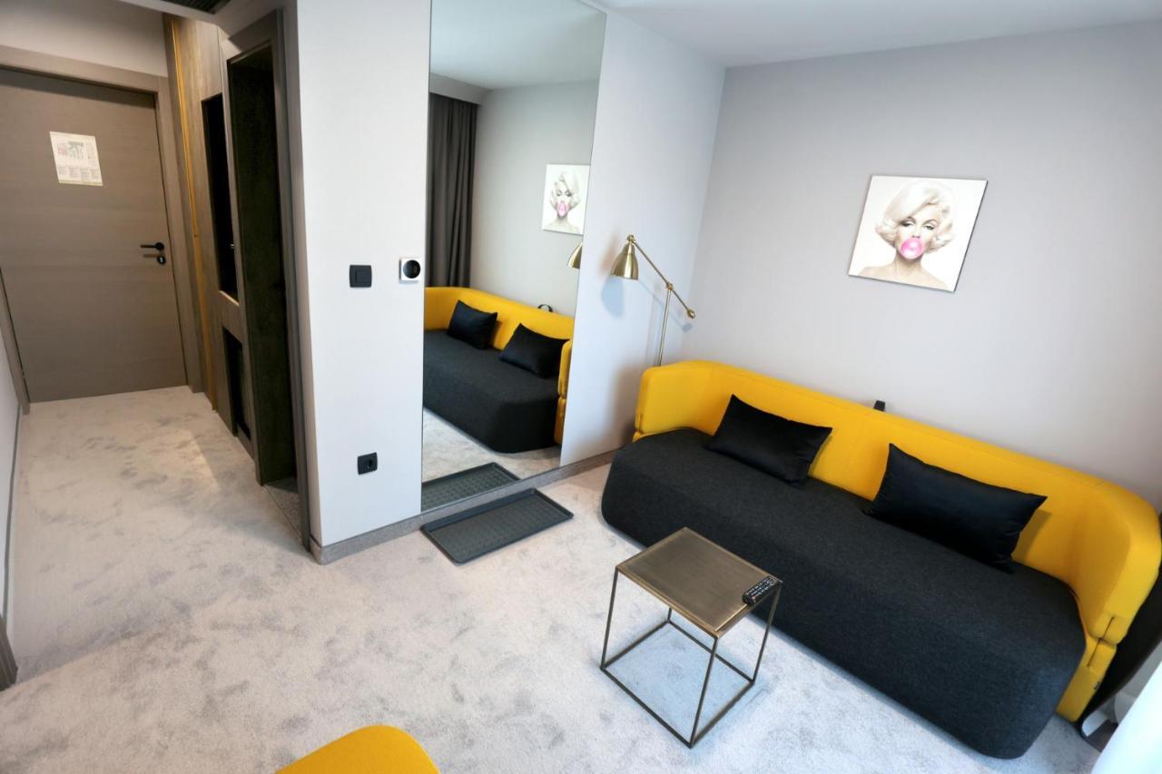 מאקרסקה Hotel Milenij מראה חיצוני תמונה