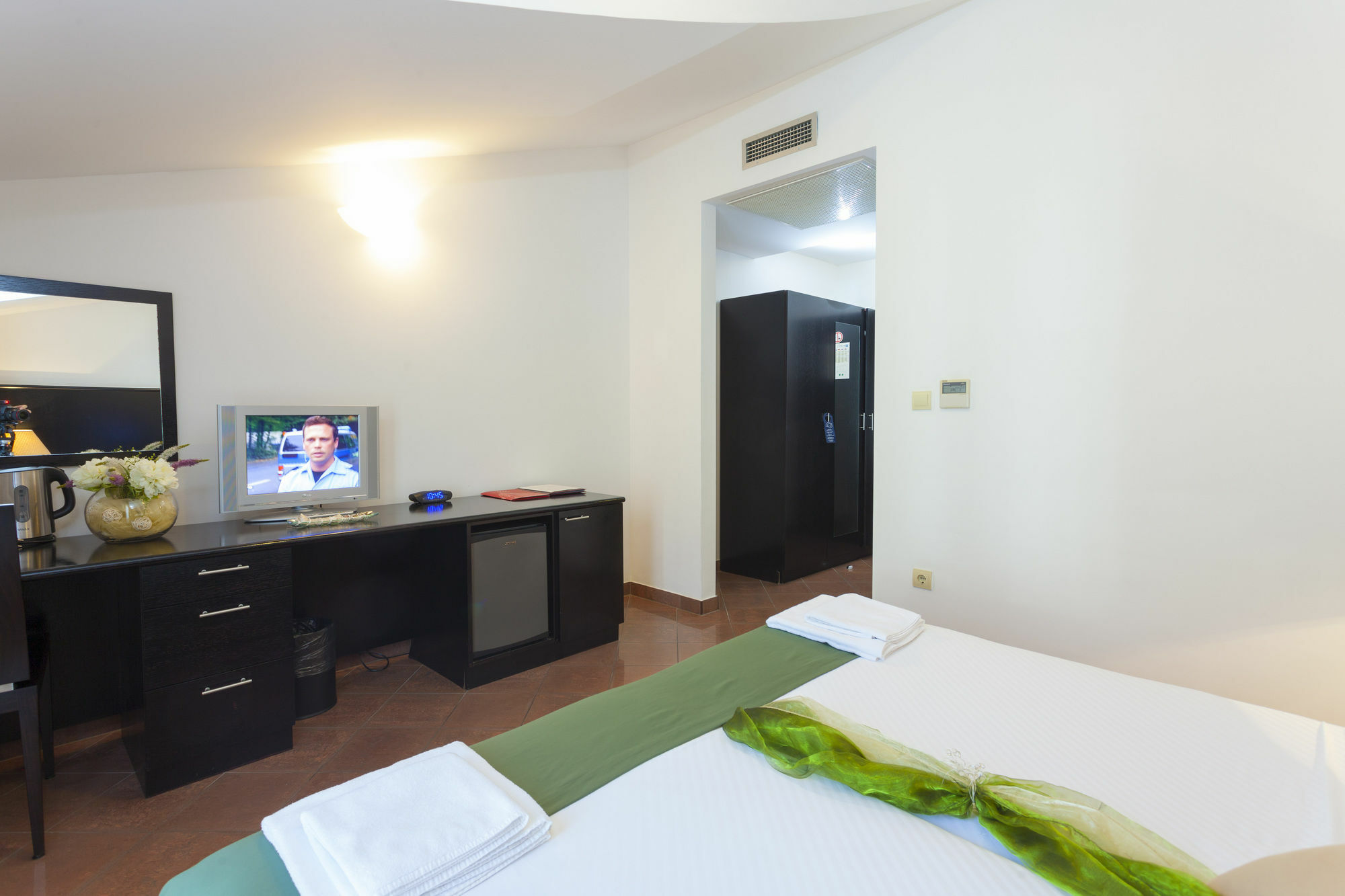 מאקרסקה Hotel Milenij מראה חיצוני תמונה
