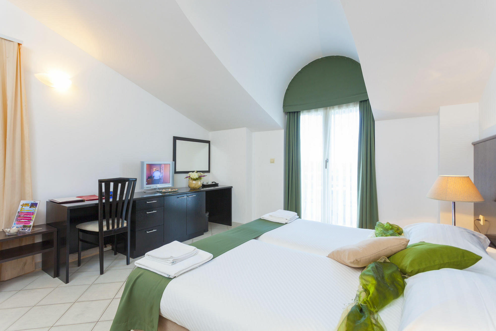 מאקרסקה Hotel Milenij מראה חיצוני תמונה